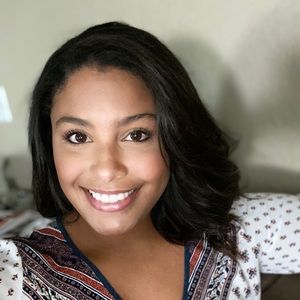 Meet your Posher, Alexis